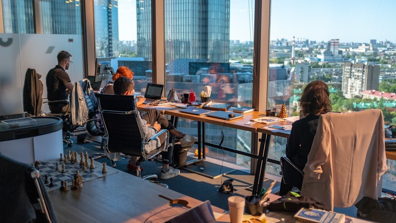 Outsourcing & Headhunting